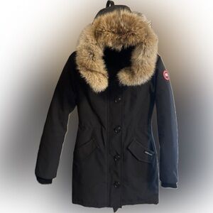 Canada Goose Women’s Rossclair Parka with detachable fur